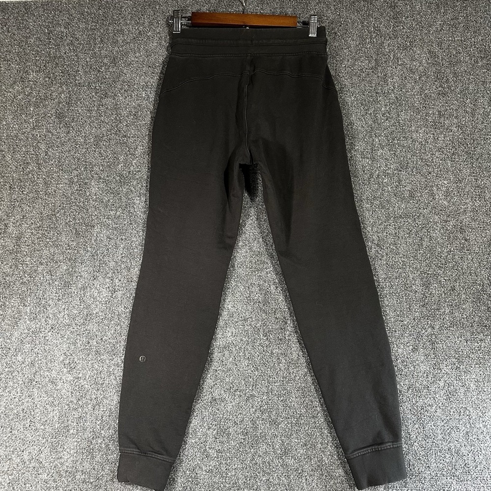 Lululemon Women's  Align High-Rise Pant 25" in black, size 4